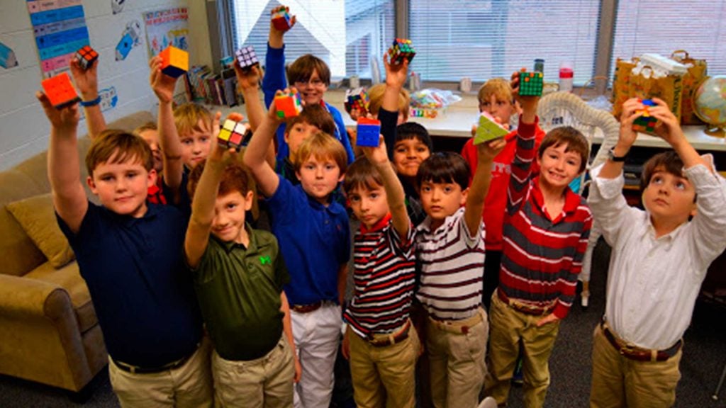 Torneo de cubo rubiks en abril