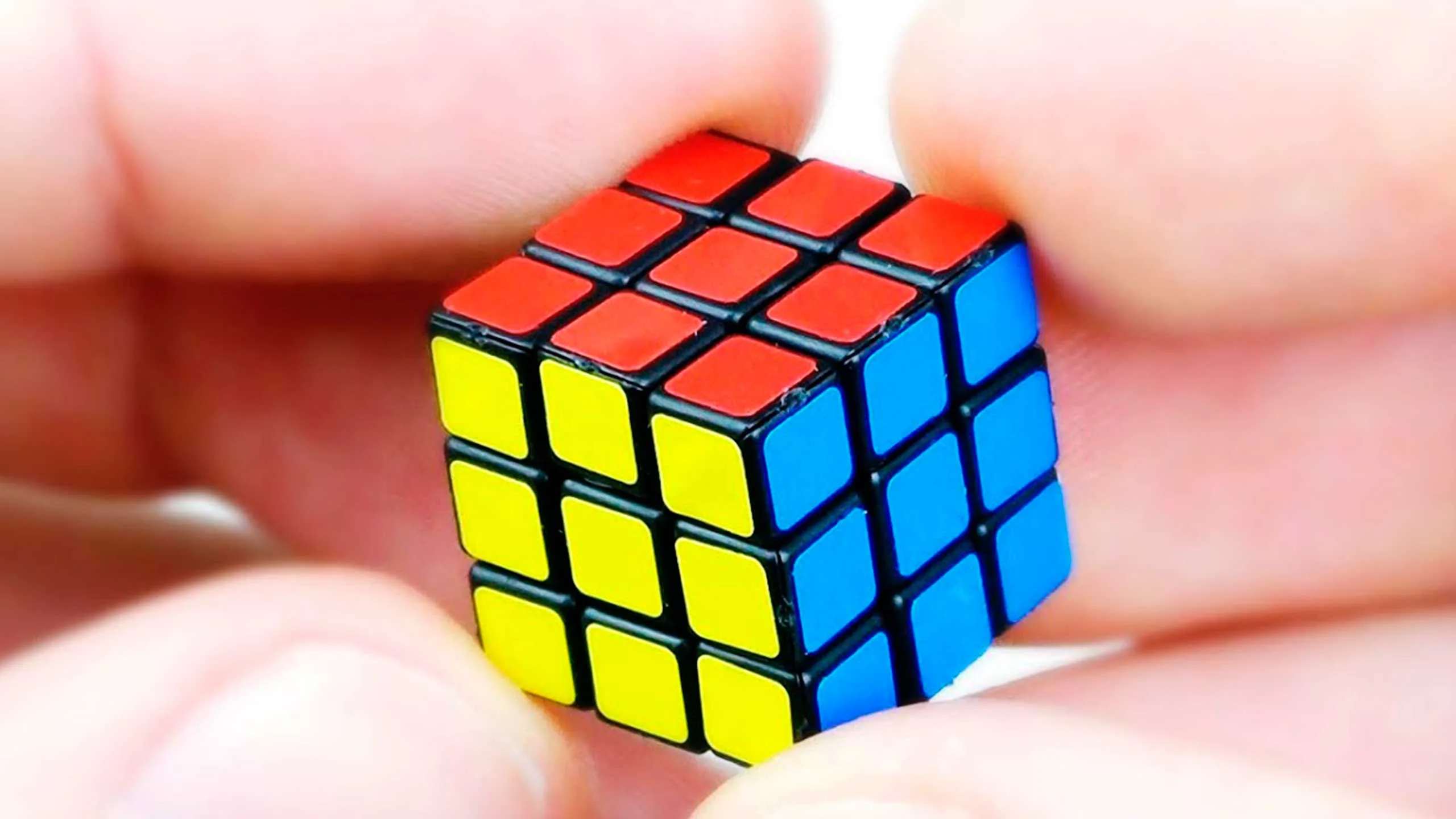 Cubo rubik más pequeño del mundo
