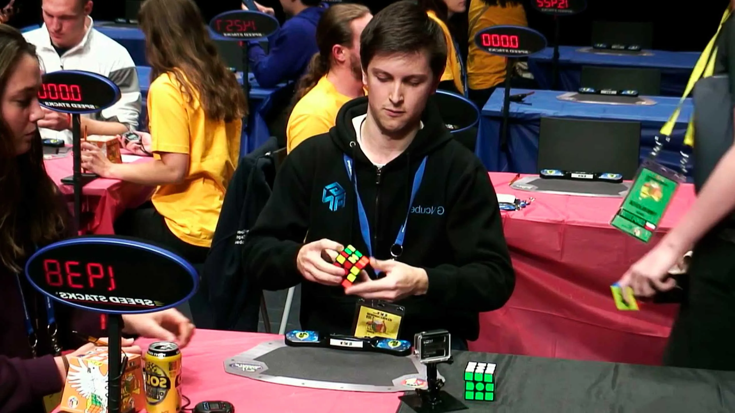 Feliks Zemdegs resolvio un cubo rubik en nuevo tiempo record