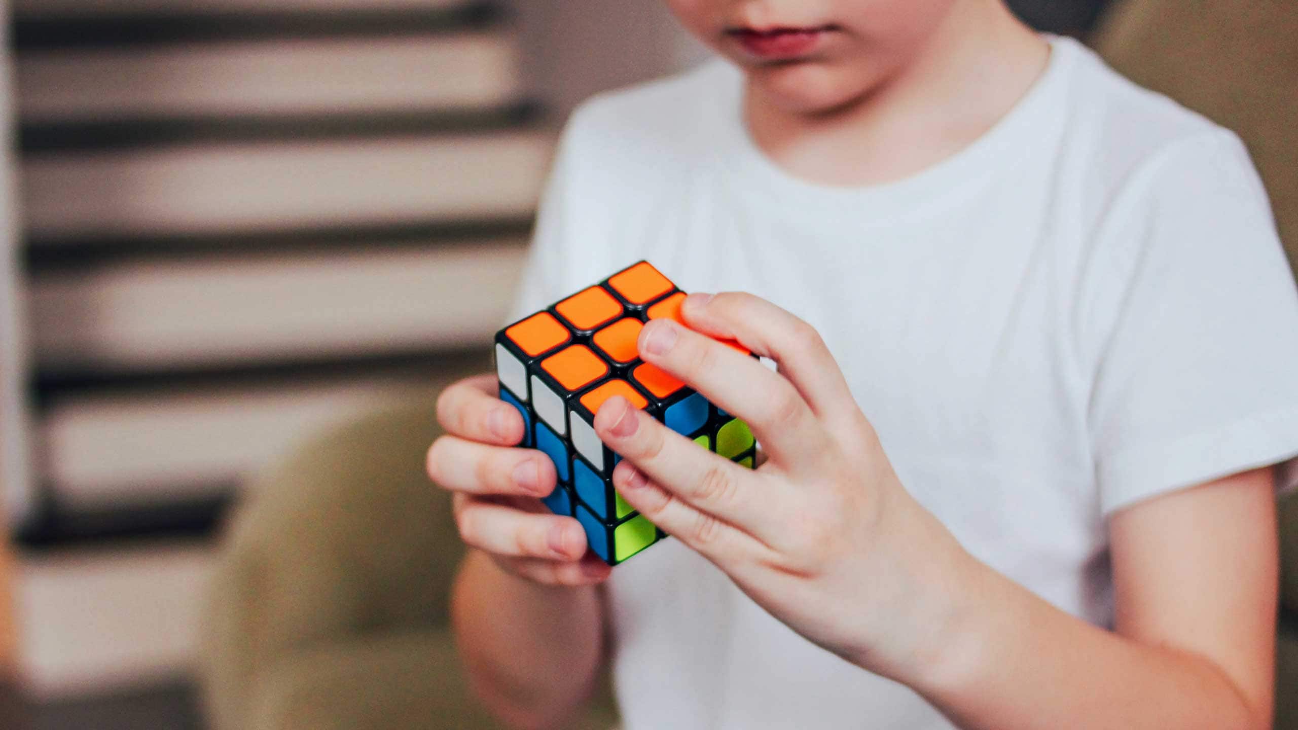 Nuevo record de resolver cubos rubik