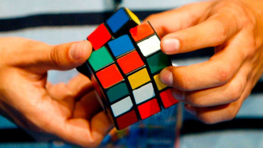 Torneo de relampago de cubo rubik 2016